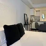 Upper City Central Large Sunny Studio