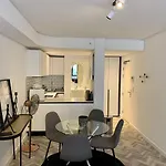 Upper City Central Large Sunny Studio