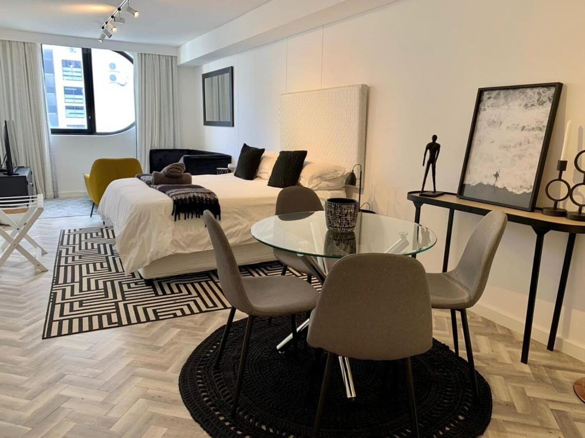 Upper Large Sunny Apartment Cape Town